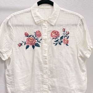 BUTTON-UP COLLARED CROPPED SHIRT